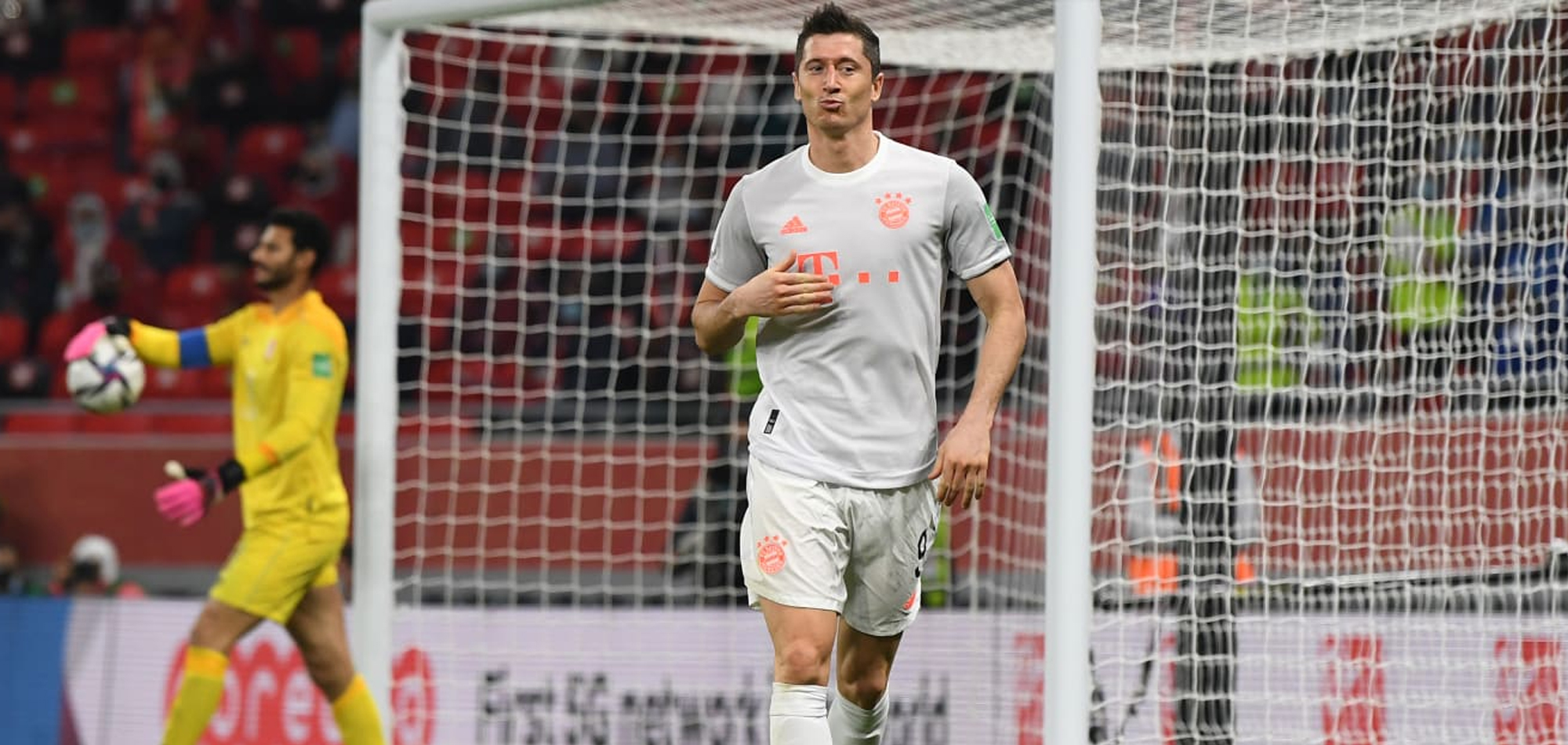 Lewandowski brace books Bayern final place