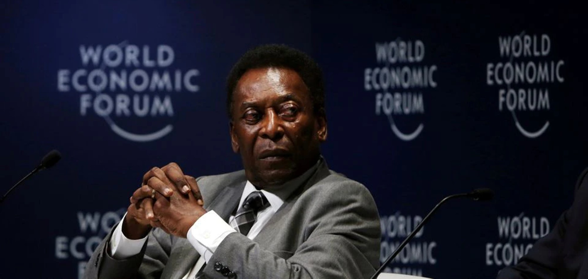 Pele continues recovery with physiotherapy in hospital