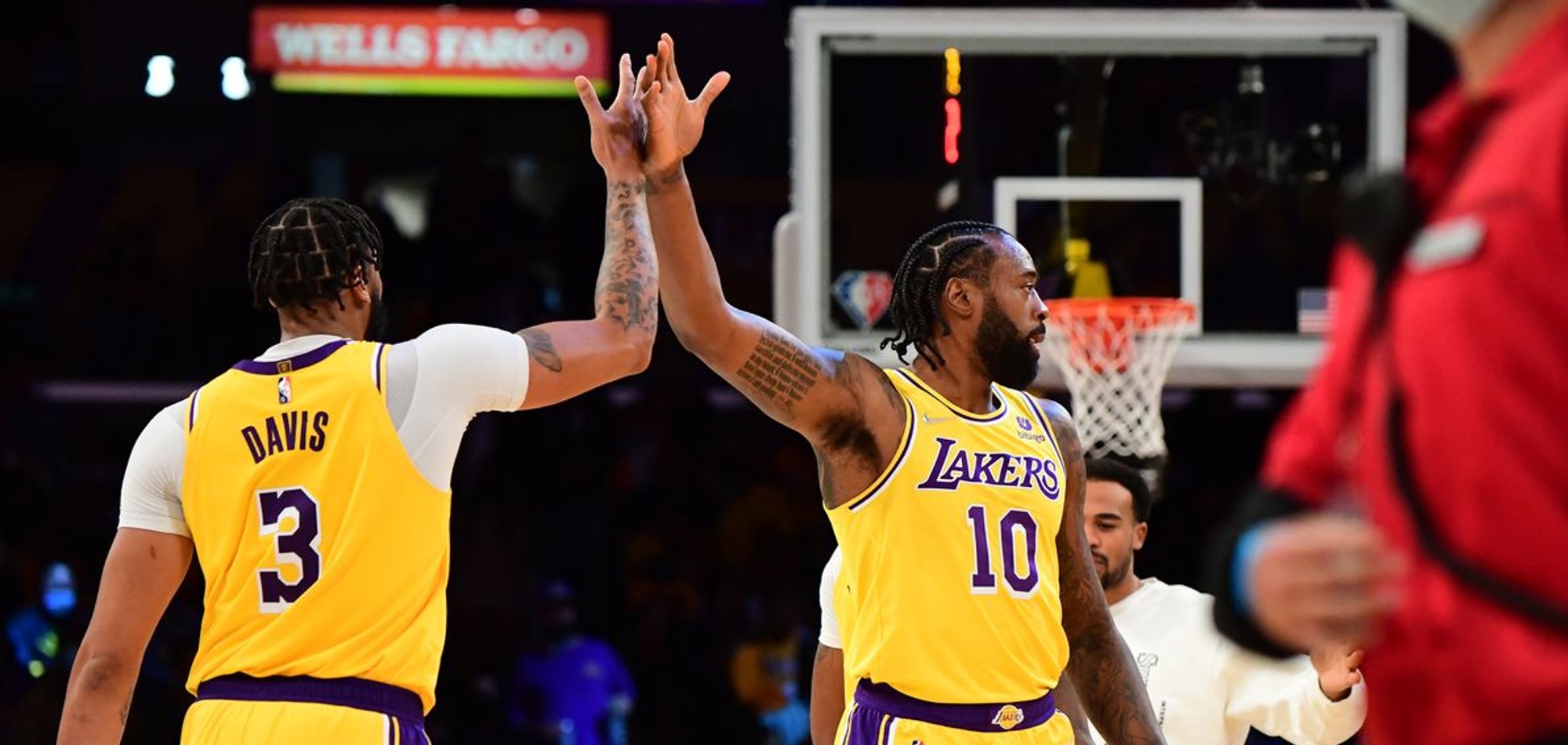 NBA roundup: Lakers, without LeBron, edge Spurs in OT