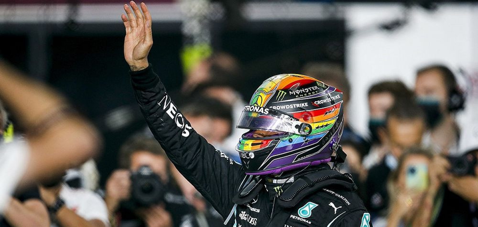 Hamilton wins inaugural Qatar Grand Prix 