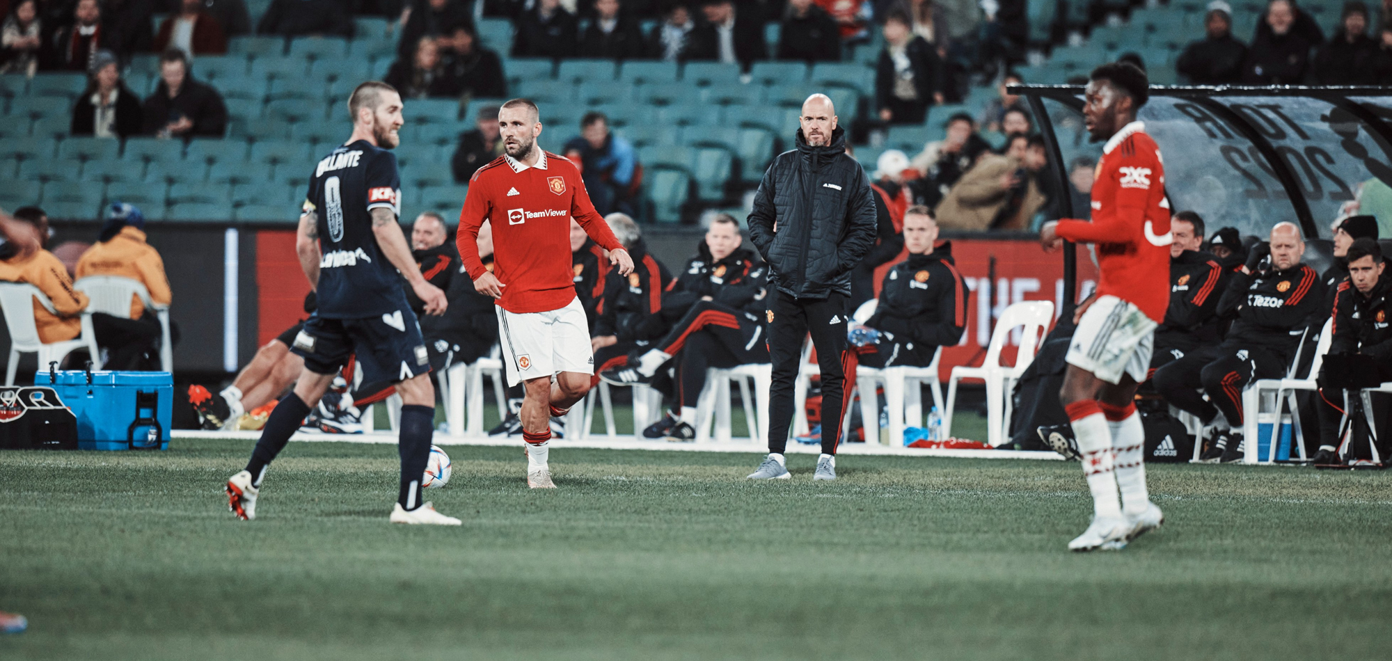 Manchester United begins Australian tour with 4-1 win