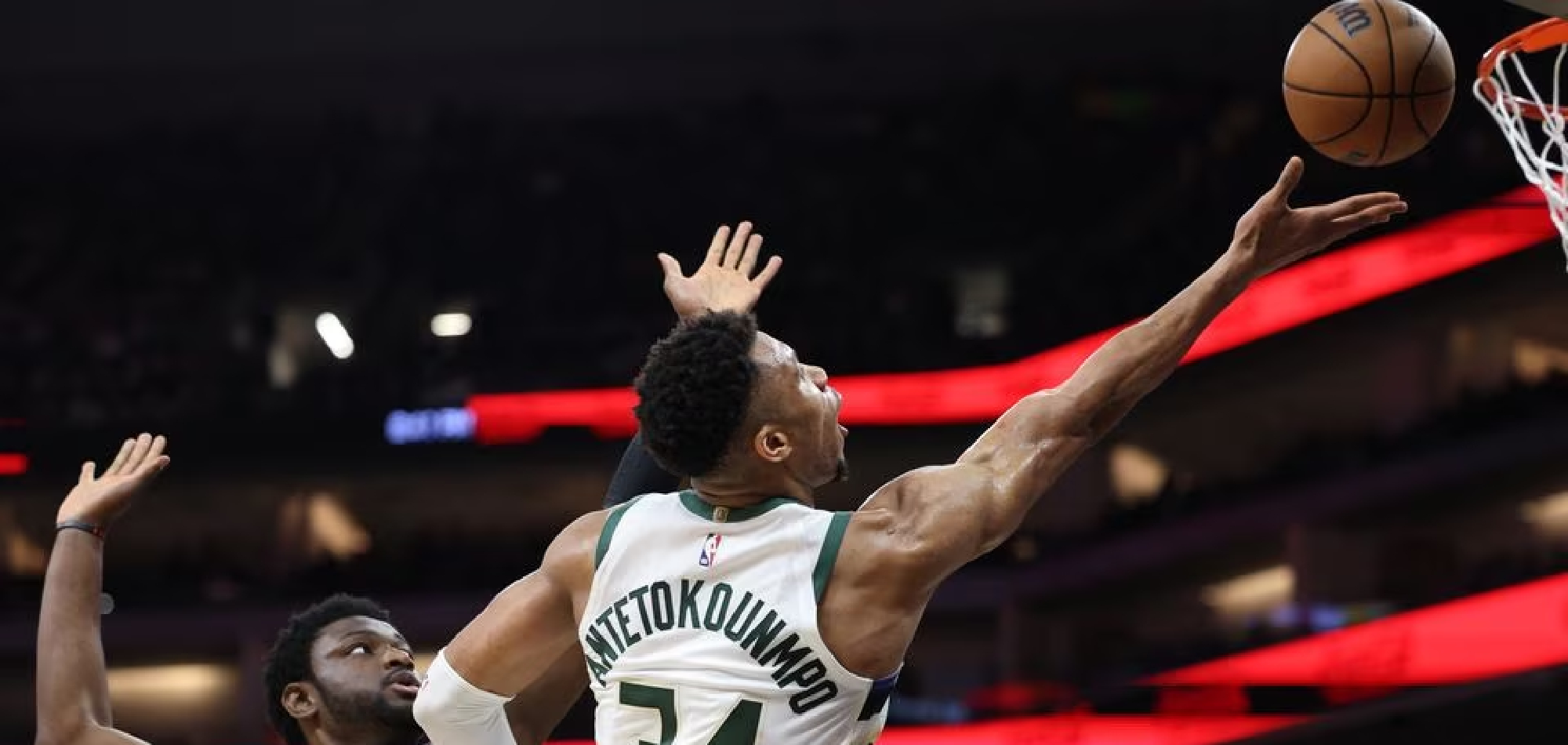 NBA roundup: Giannis Antetokounmpo, Bucks handle Kings