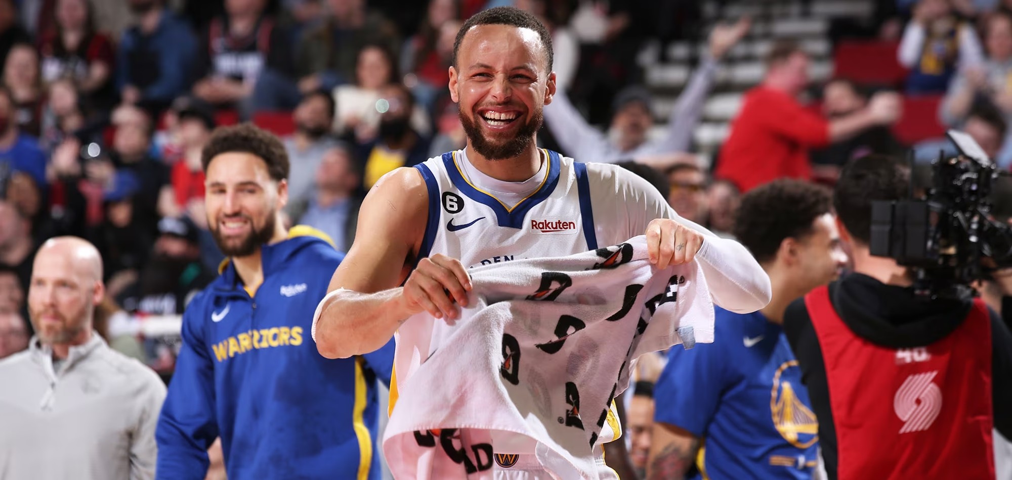 NBA roundup: Warriors hang 157 on Blazers, glide into playoffs