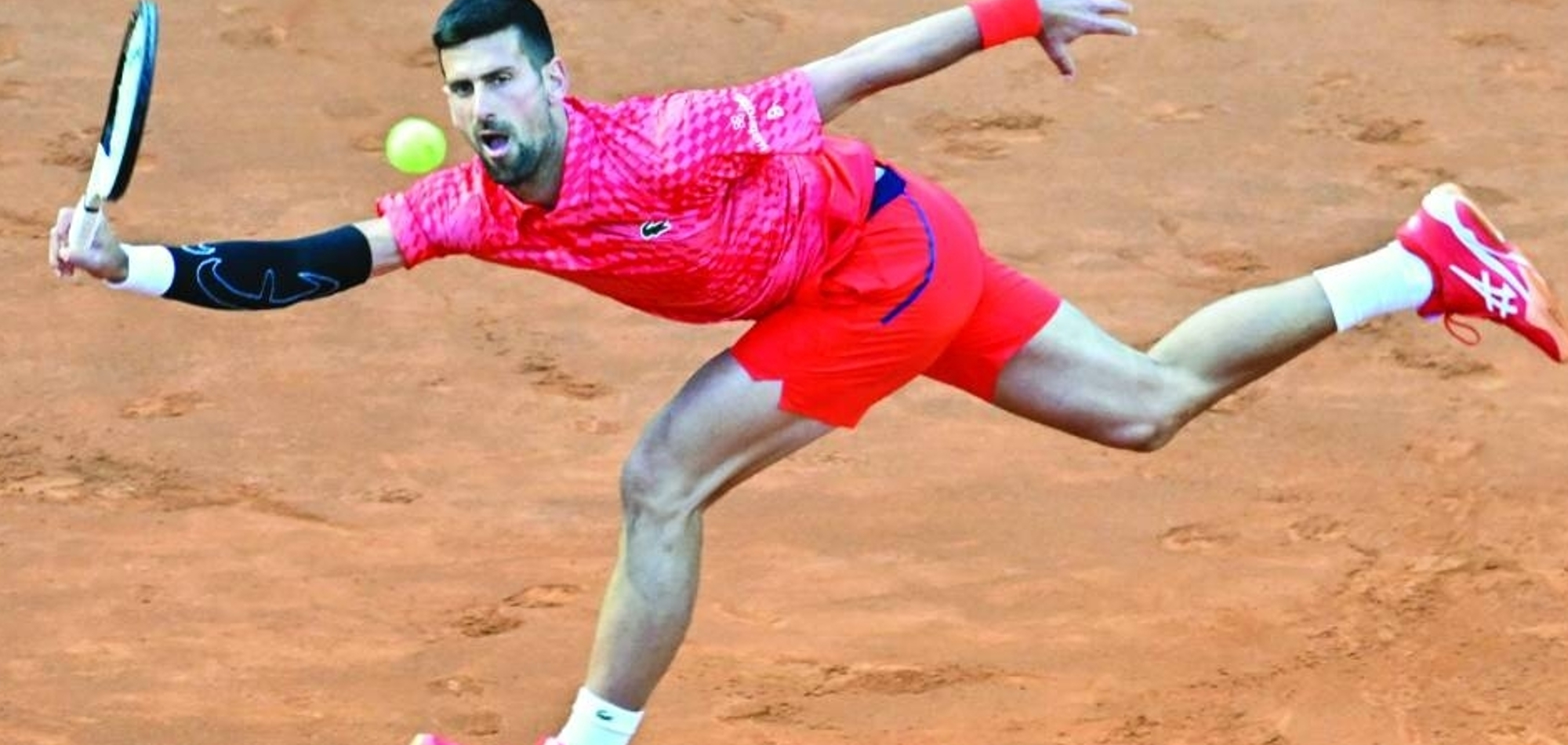 Edgy Djokovic beats Etcheverry in straight sets