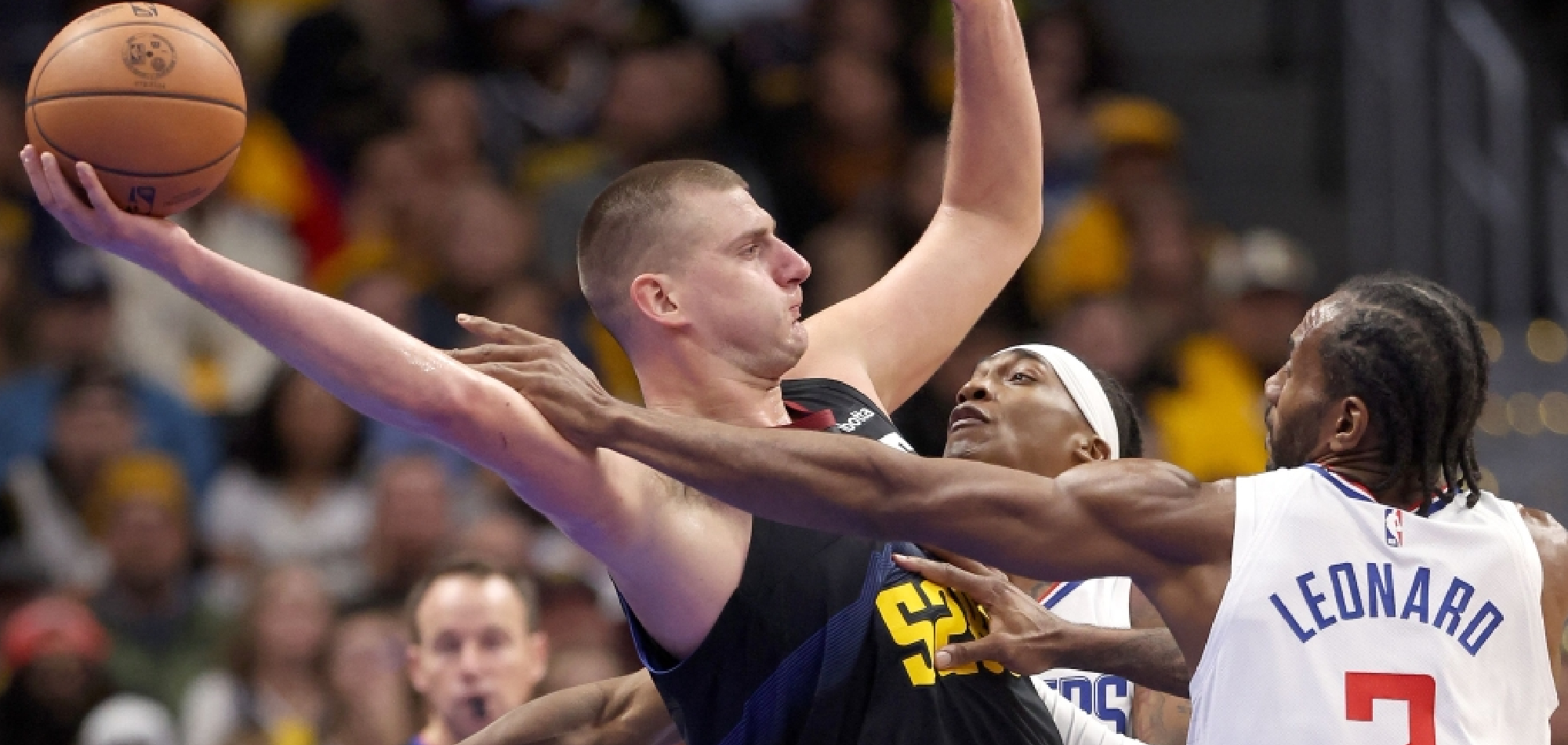 Jokic leads Nuggets past Clippers, Warriors and Wolves brawl