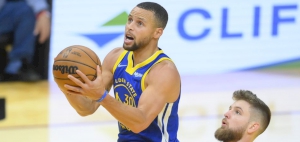 NBA roundup: Stephen Curry scores 40 as Warriors top Cavs