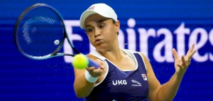 Barty feels weight of home hopes at Australian Open