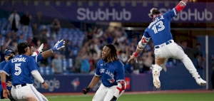 MLB roundup: Blue Jays slip past Red Sox in ninth