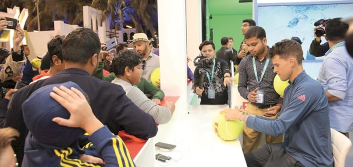 FANS MEET THEIR FAVOURITE STARS AT EXXONMOBIL QATAR STAND