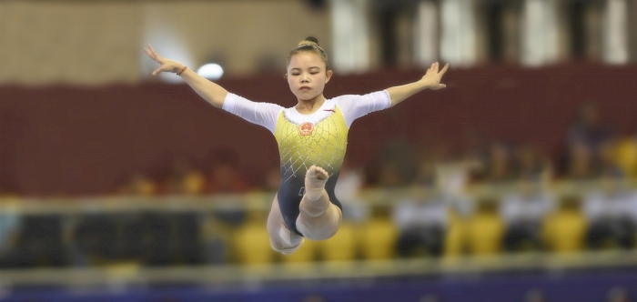 LI QI TAKES BEAM GOLD; CAREY FLOORS WITH SECOND VICTORY