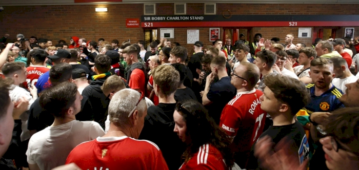 Man United supporters protest against club ownership before Norwich game