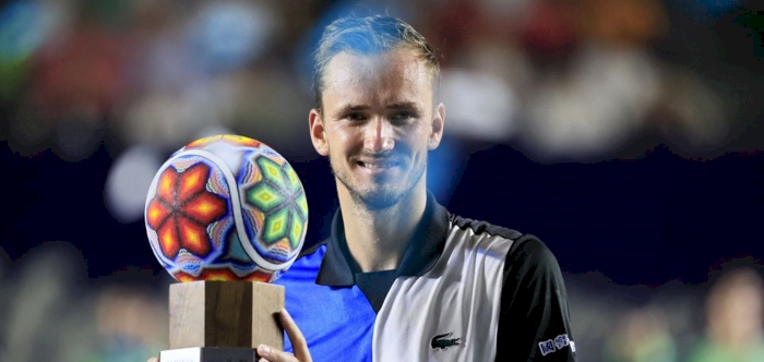 Medvedev ends losing streak in finals with Los Cabos title