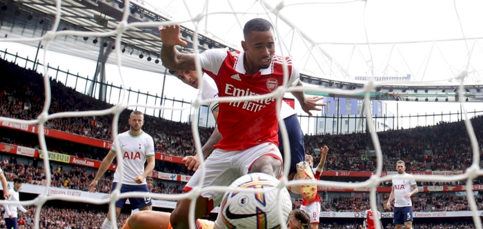 Arsenal beats 10-man Tottenham 3-1 to stay atop EPL table