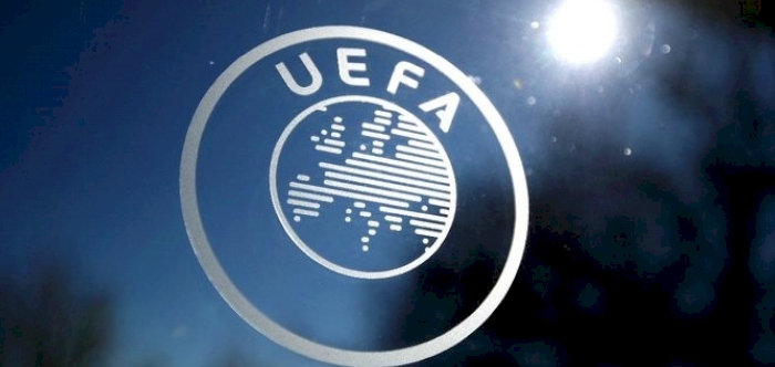 UEFA, top coaches look into relaxing handball law