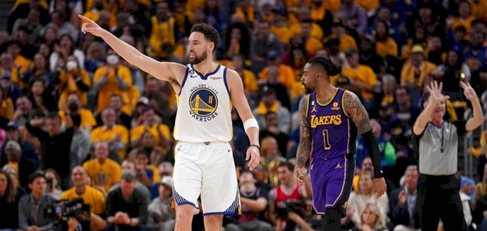 Klay Thompson grabs spotlight as Warriors even series with Lakers