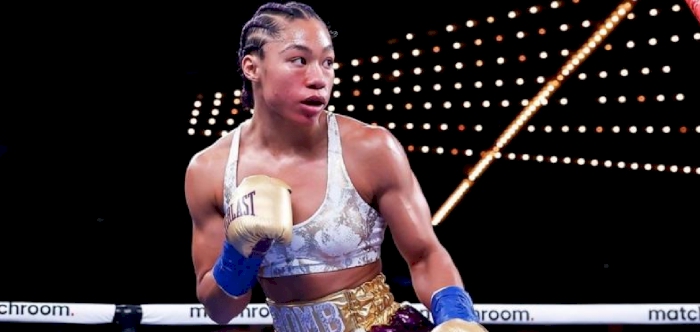 Alycia Baumgardner beats Christina Linardatou to retain super-featherweight world titles