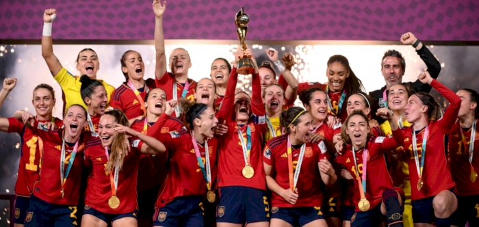 Spain tame England to win Women