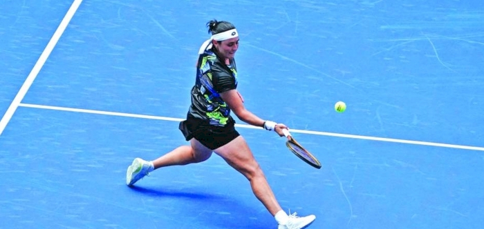 Ailing Jabeur battles into US Open second round