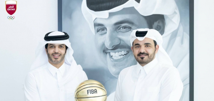 Sheikh Joaan receives Qatar 2027 Golden Ball
