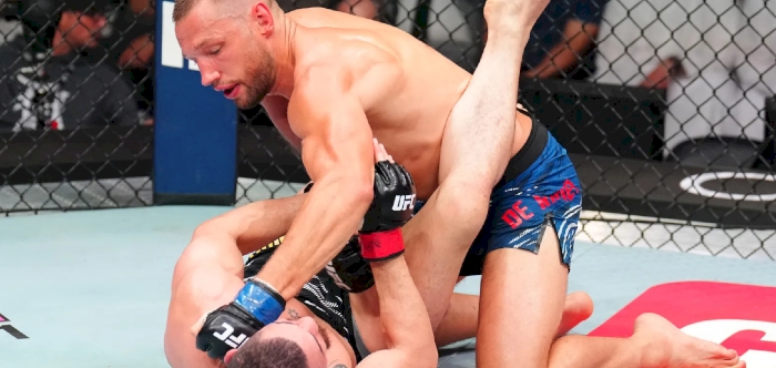 De Ridder Remains Undefeated After Thrilling Battle with Whittaker