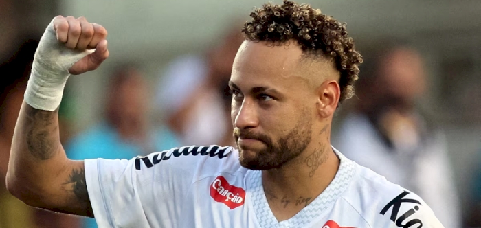 Neymar extends Santos deal in bid for World Cup spot
